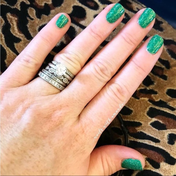 *Retired* Color Street: Queen of Green | St. Patrick’s Day Gold Glitter Holiday - Picture 5 of 12